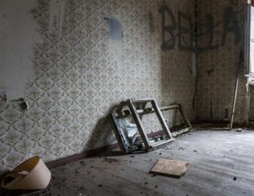 Memories & dualisms: Reflecting on abandoned places