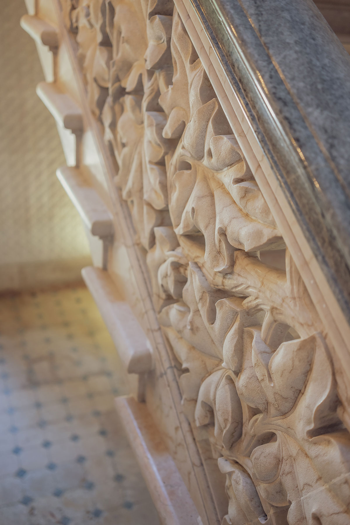 Slow travel to Lisbon | Monserrate Palace stair details© Soonafternoon
